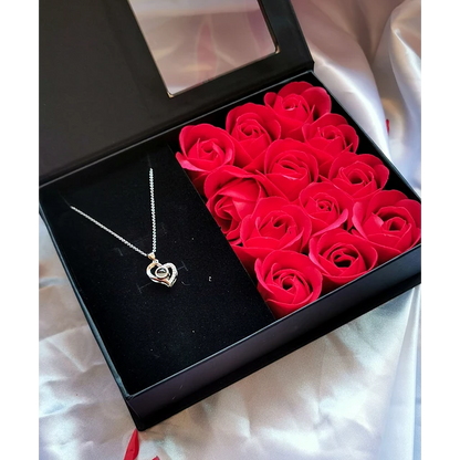 Caja de Rosas con Collar™